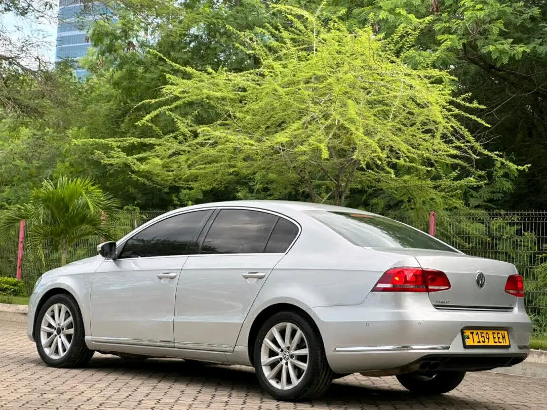 Volkswagen Passat - Silver thumbnail 4