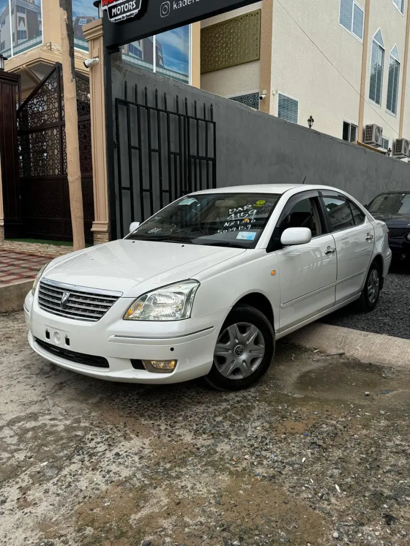 Toyota Premio 2004 thumbnail 2