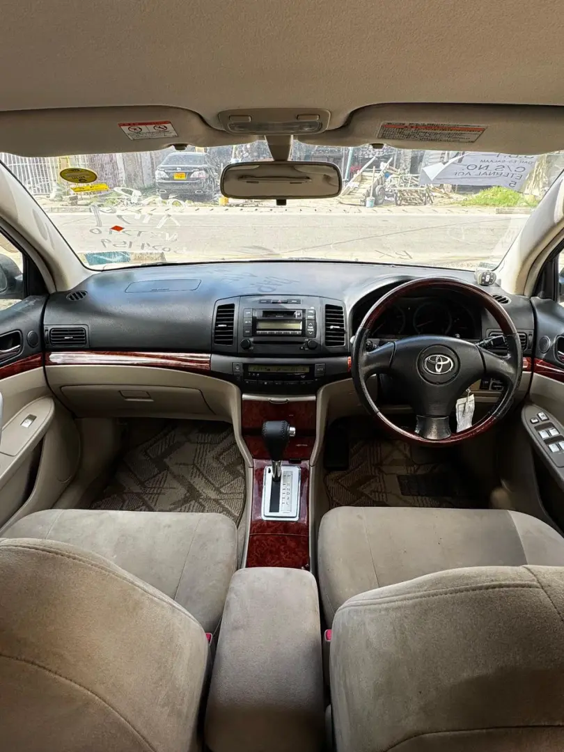 Toyota Premio 2004 thumbnail 3