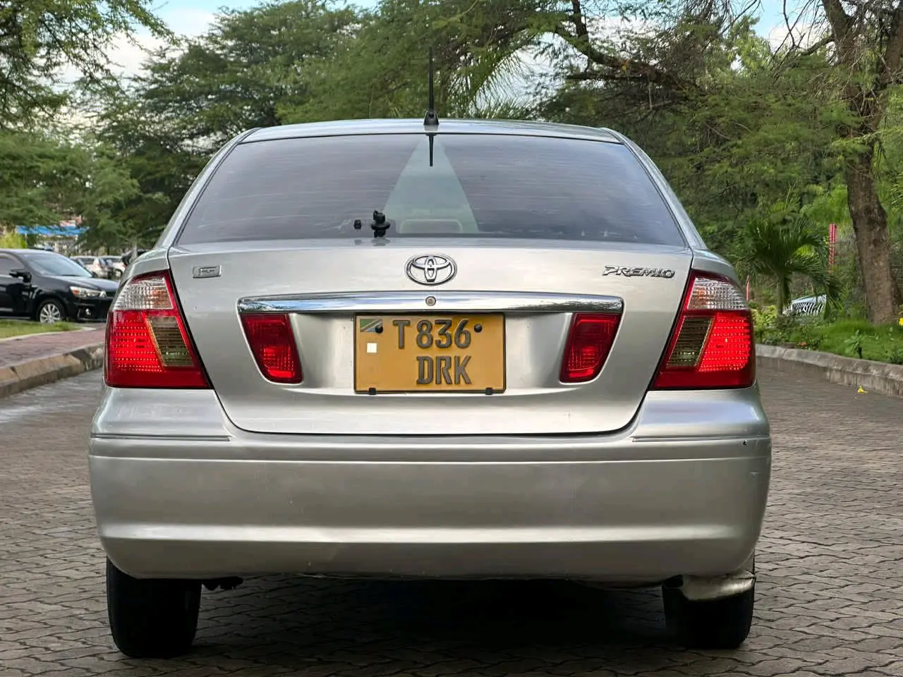 Toyota Premio F 2005 thumbnail 2