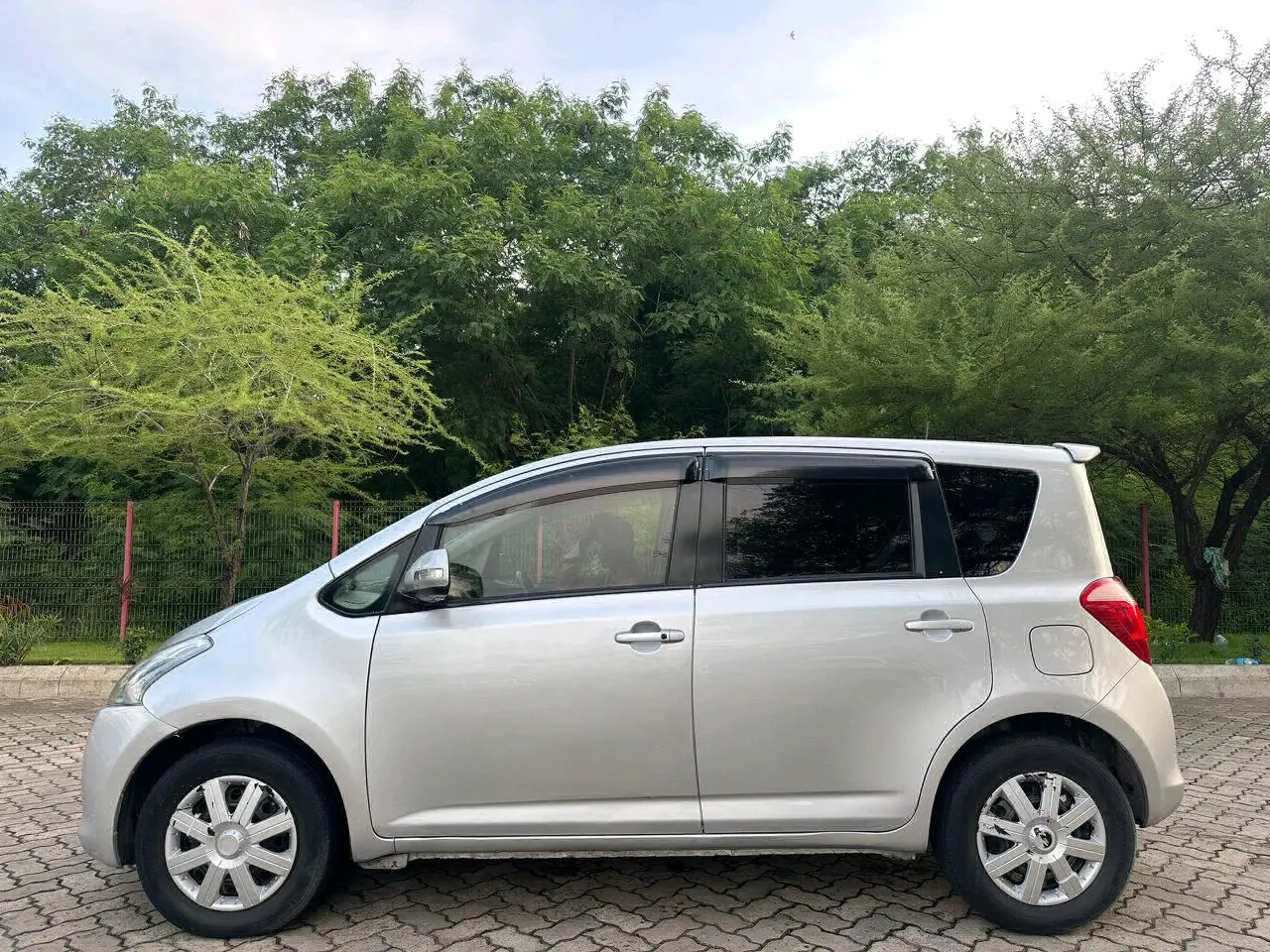Toyota Ractis 2006 Silver thumbnail 5