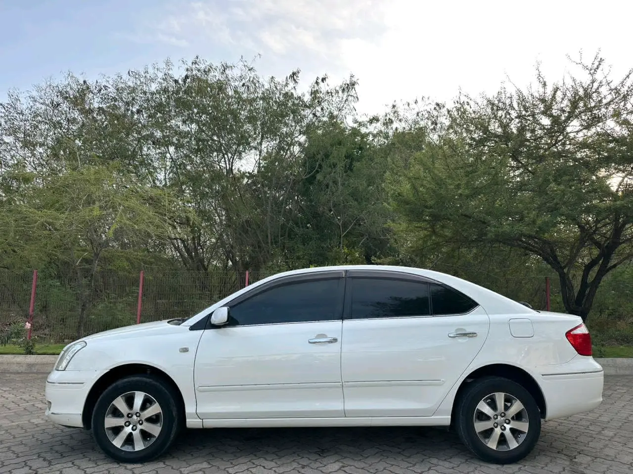 Toyota Premio G 2004, White, 1990cc thumbnail 5