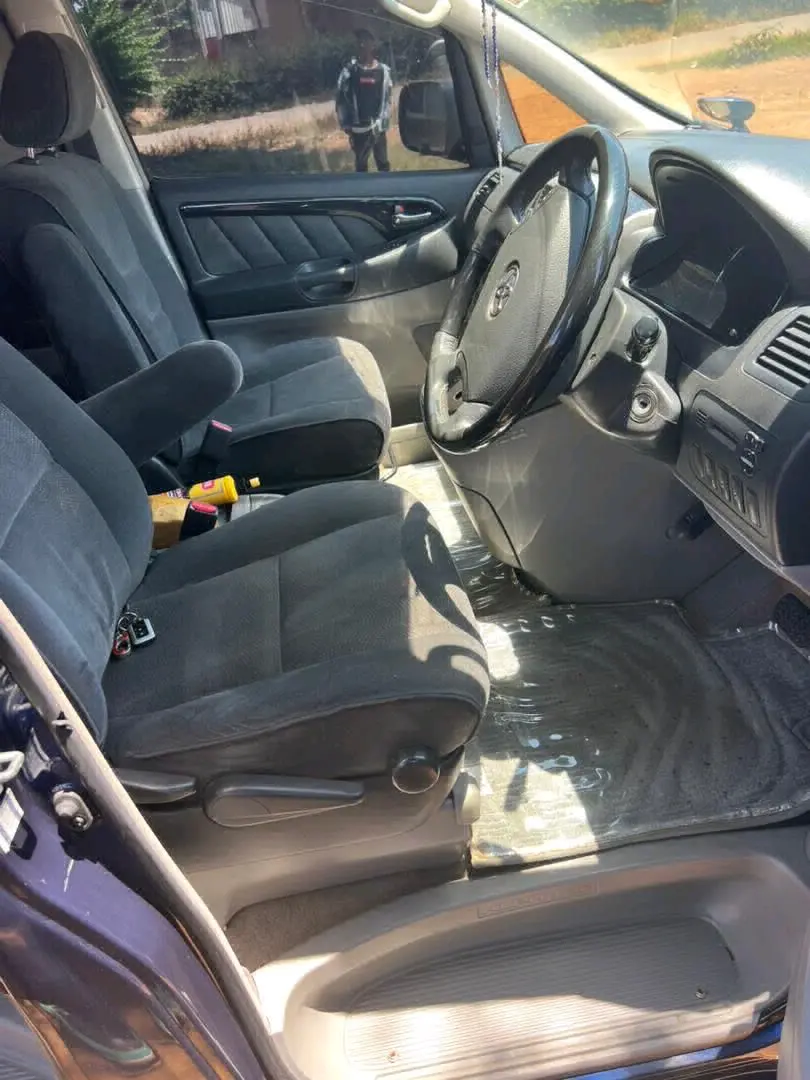 Toyota Alphard Minivan for Sale thumbnail 3