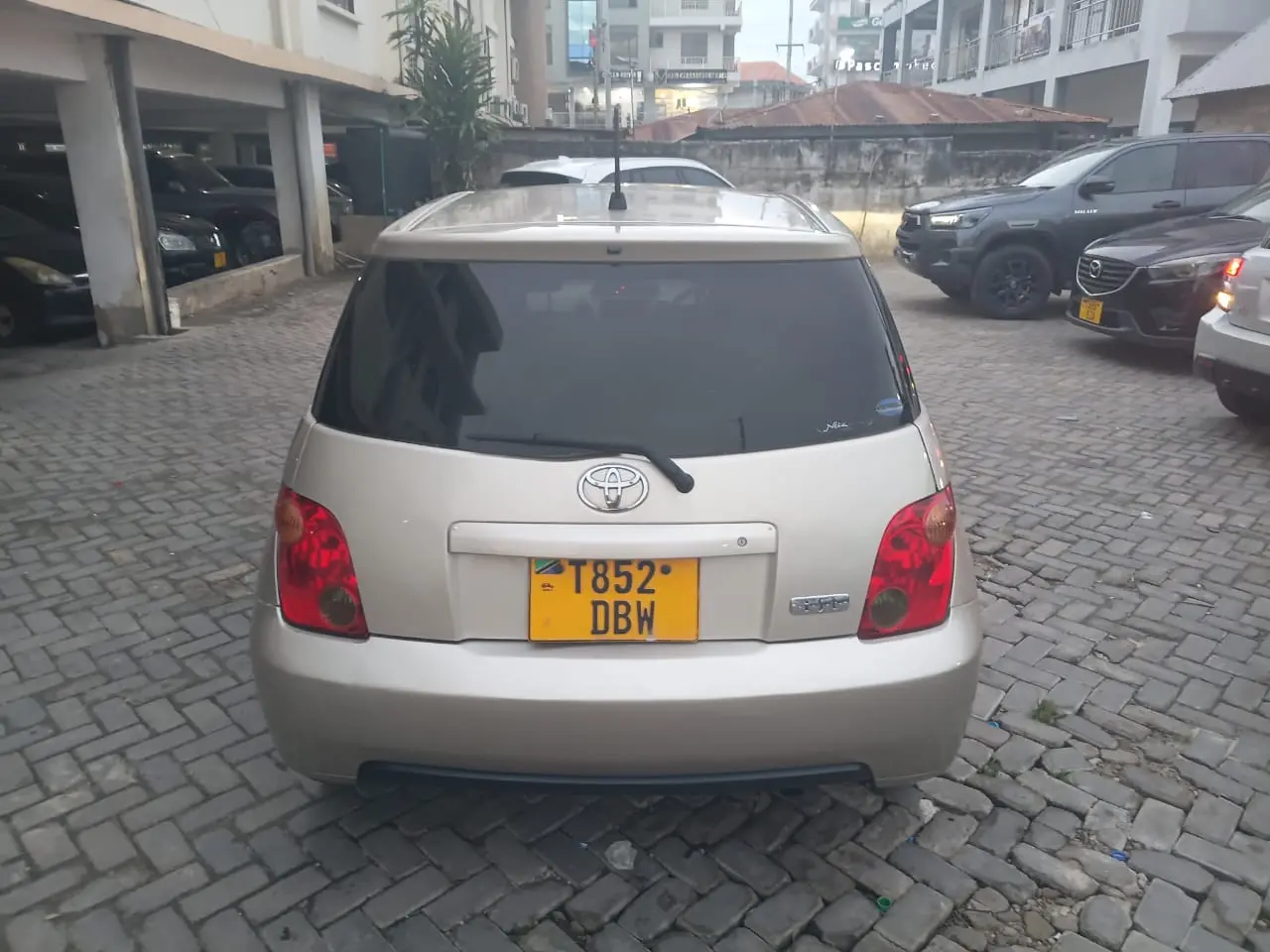 Toyota Ist 2004 thumbnail 2