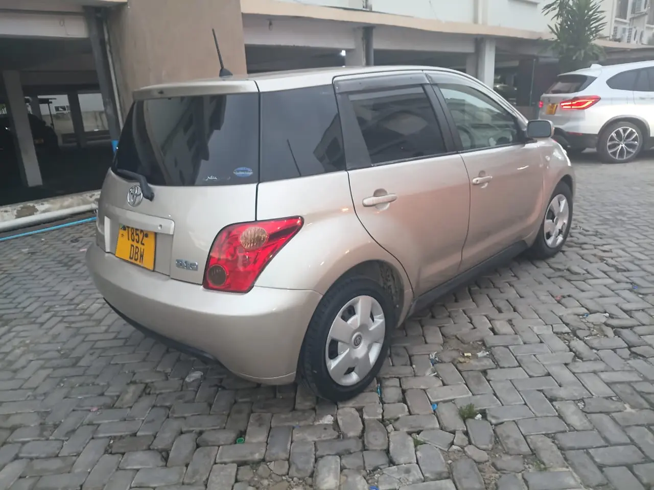 Toyota Ist 2004 thumbnail 5