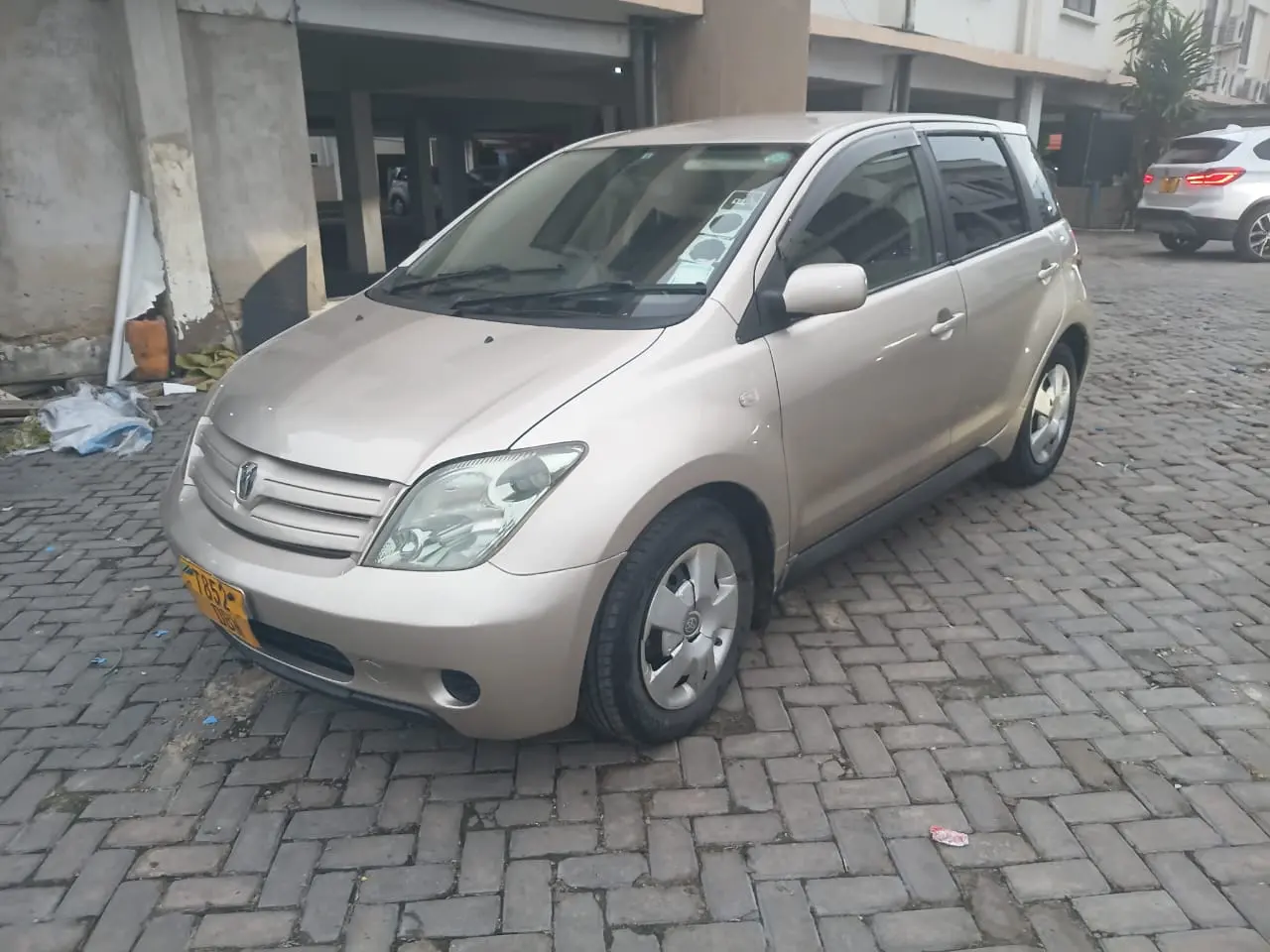 Toyota Ist 2004 thumbnail 6