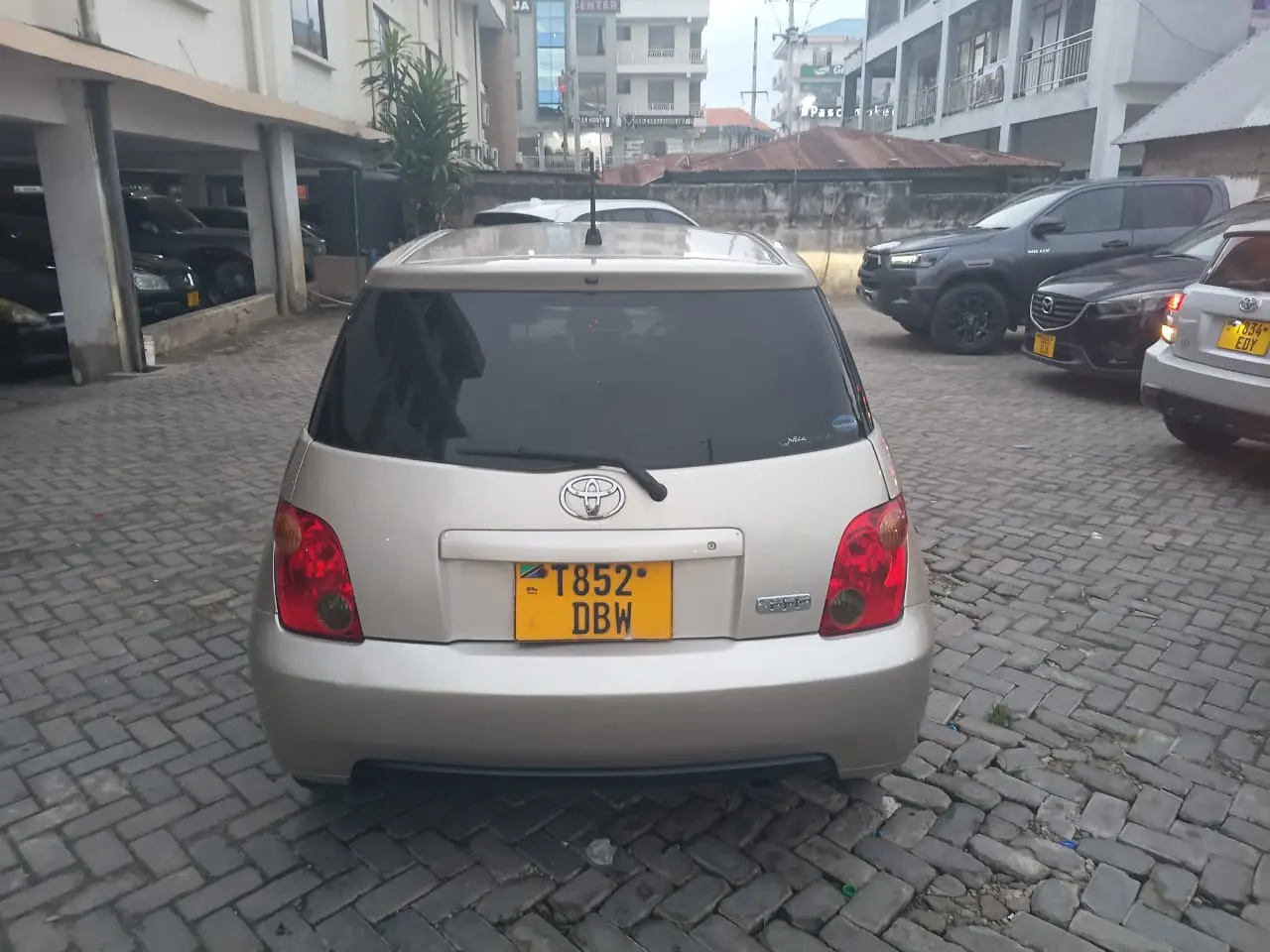 Toyota Ist 2004 thumbnail 7