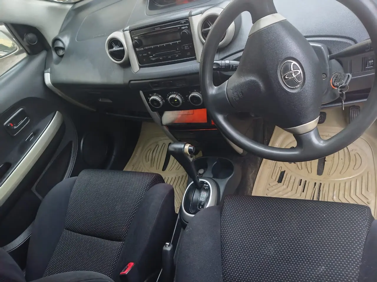 Toyota Ist 2004 thumbnail 8