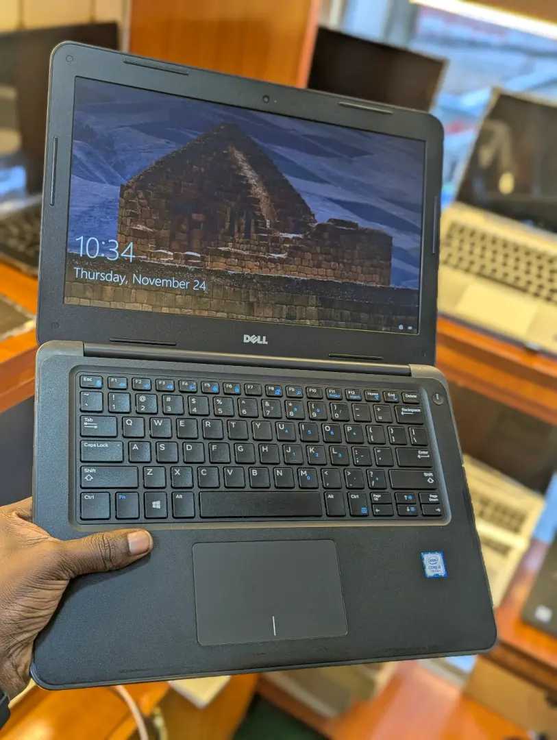Dell Latitude 3380 Laptop Core i5, 8GB RAM