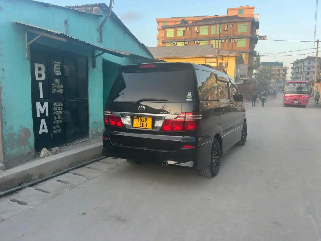 Toyota Alphard Nyeusi Inauzwa thumbnail 4