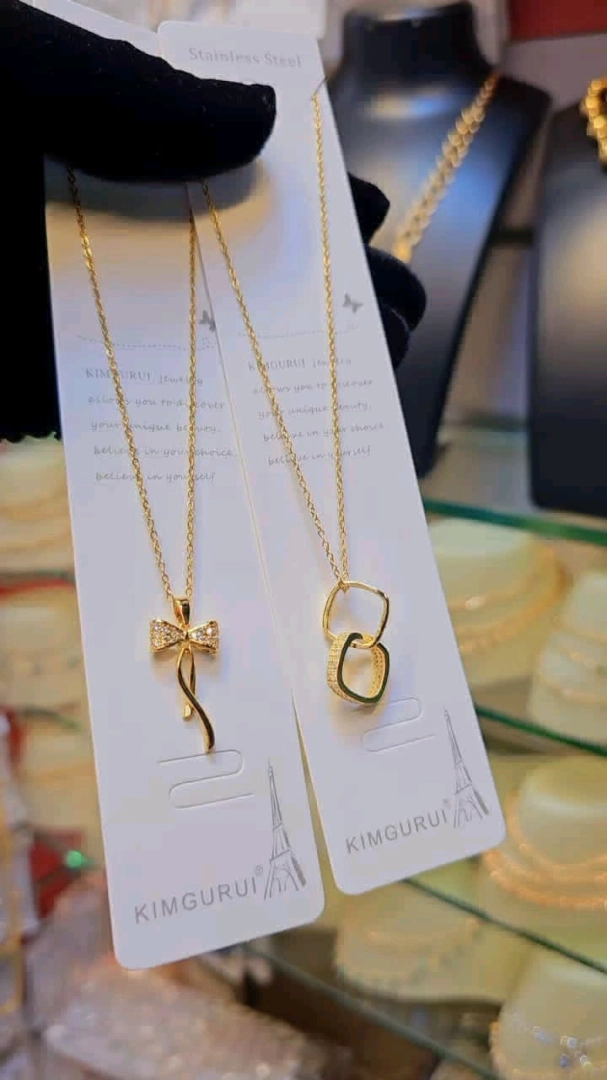 Gold Stainless Steel Necklaces (Mikufu ya Chuma cha Pua)