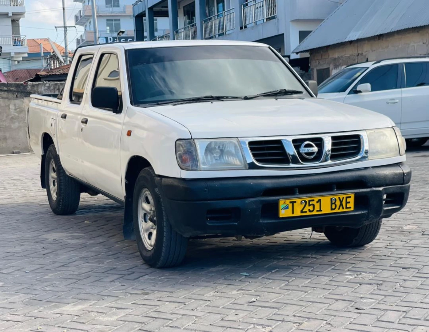 Nissan Hardbody Pickup Truck QD32 Diesel thumbnail 2