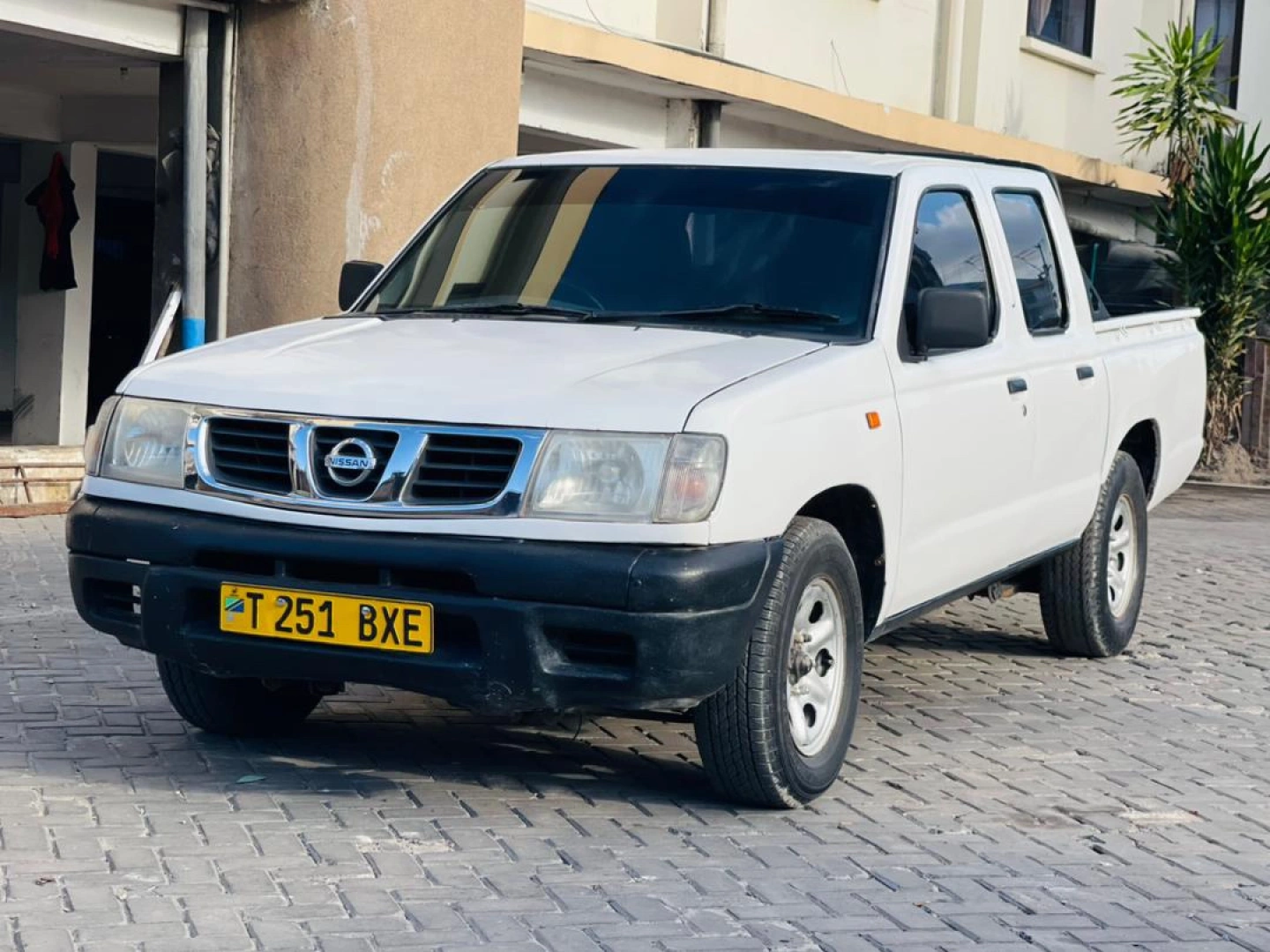 Nissan Hardbody Pickup Truck QD32 Diesel thumbnail 5