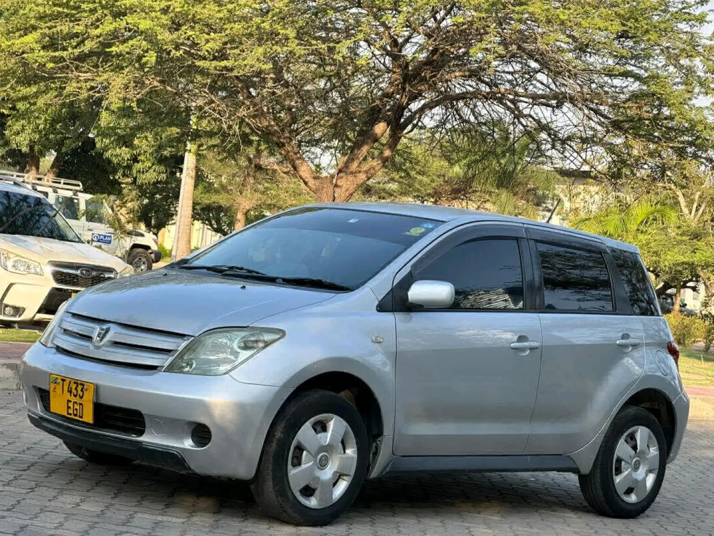 Toyota IST EGD 2004 - 1290cc (Silver) thumbnail 4