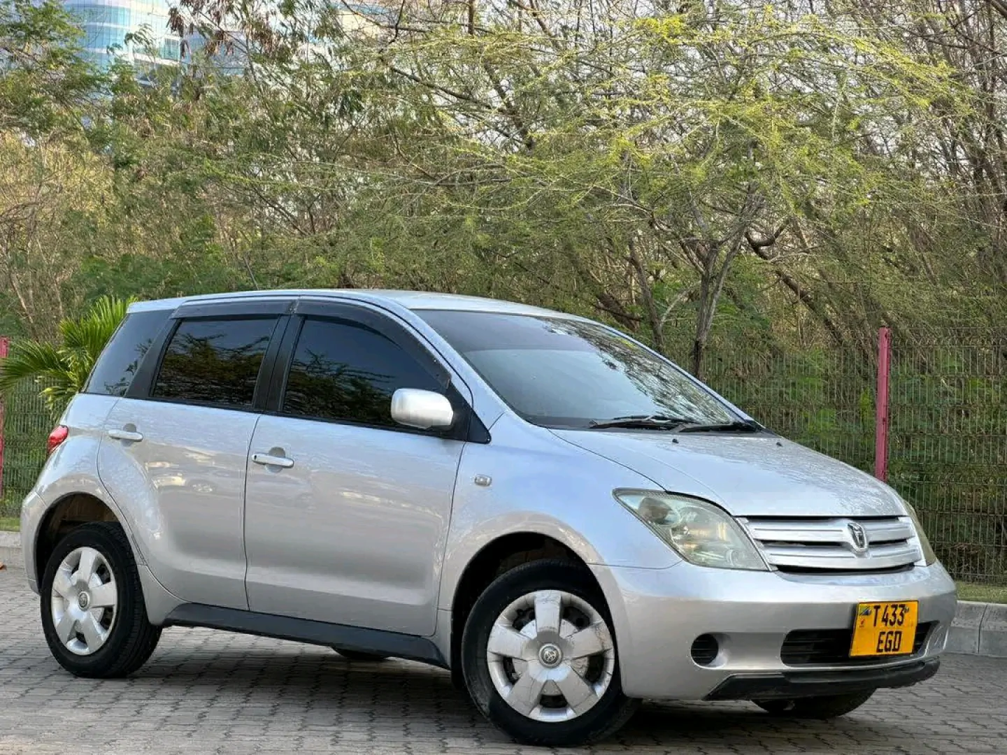 Toyota IST EGD 2004 - 1290cc (Silver) thumbnail 5