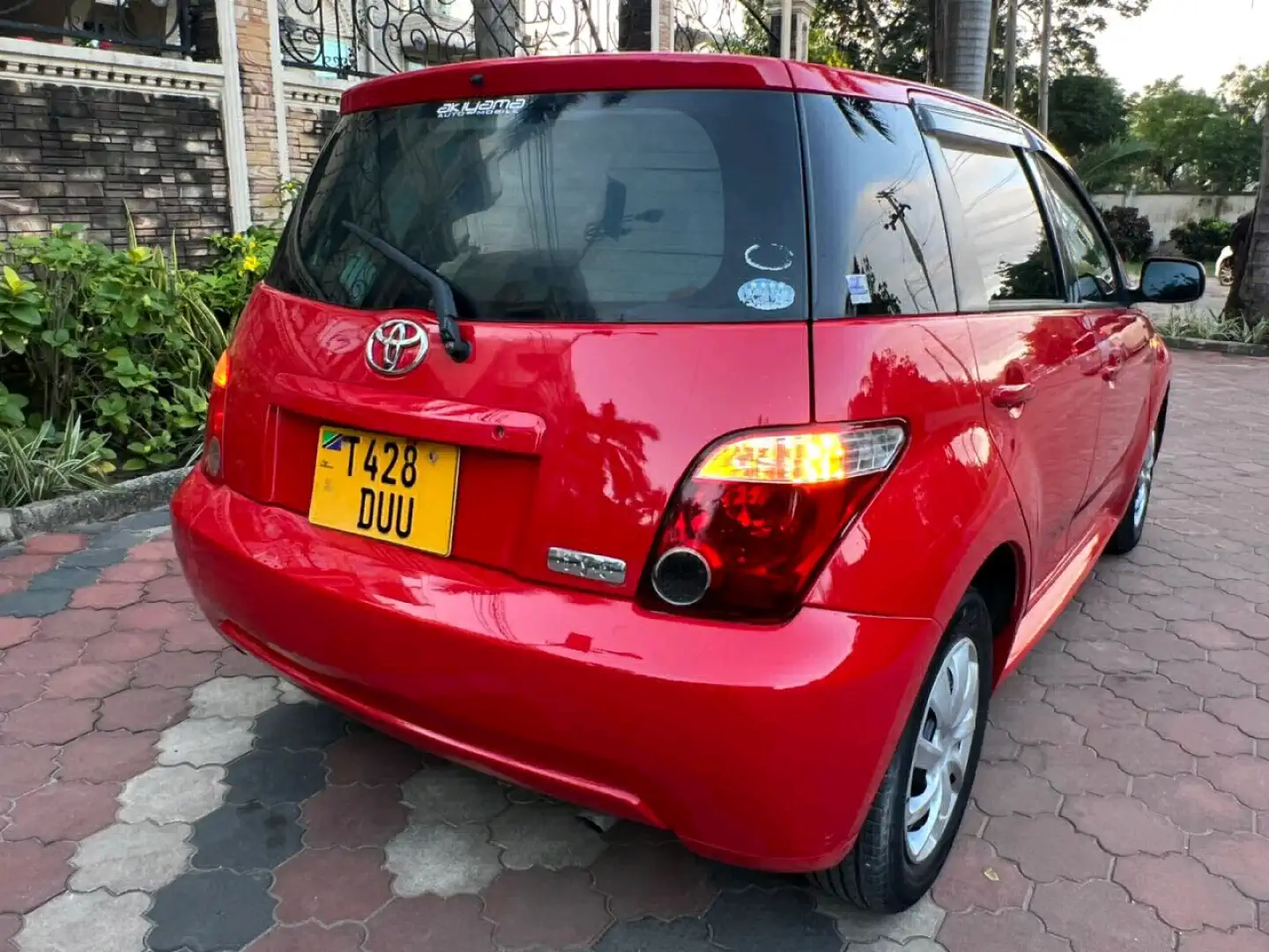 Red Toyota Ist 2005 Model for Sale thumbnail 5