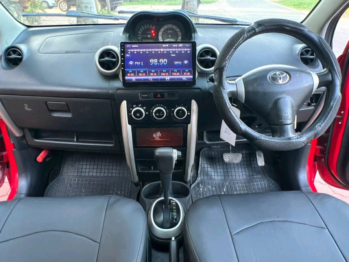 Red Toyota Ist 2005 Model for Sale thumbnail 7