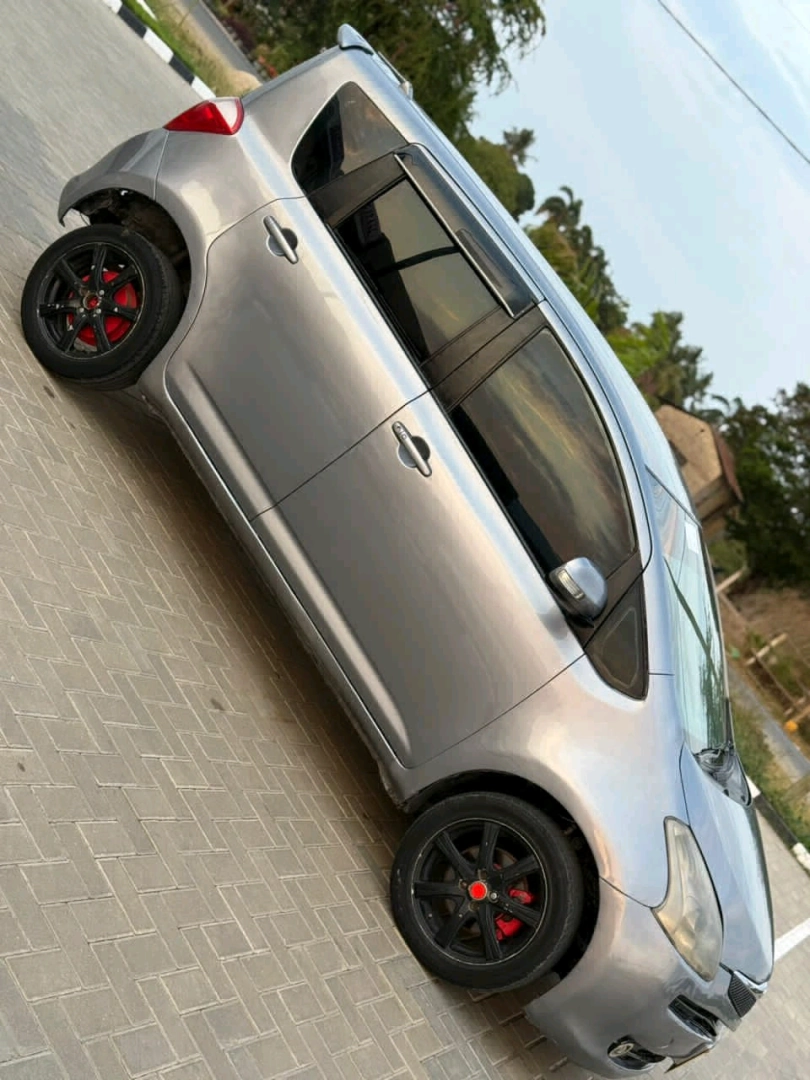 Toyota Ractis DAU Full AC 1490cc thumbnail 3
