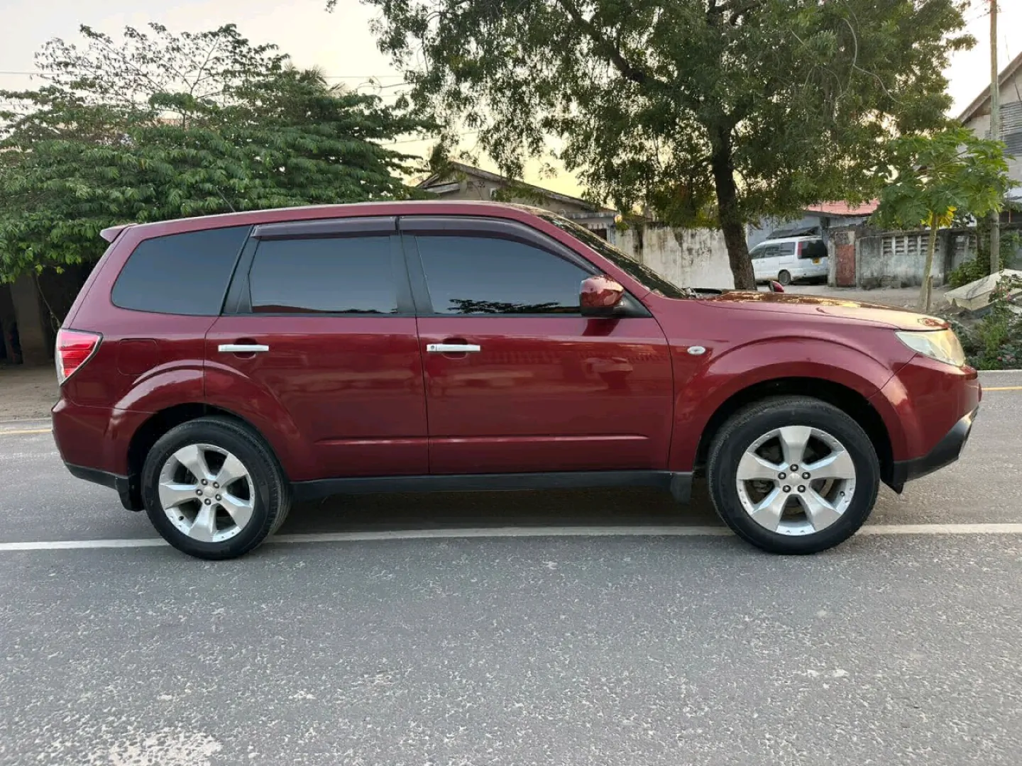 Red Subaru Forester SUV (2008-2012) thumbnail 5