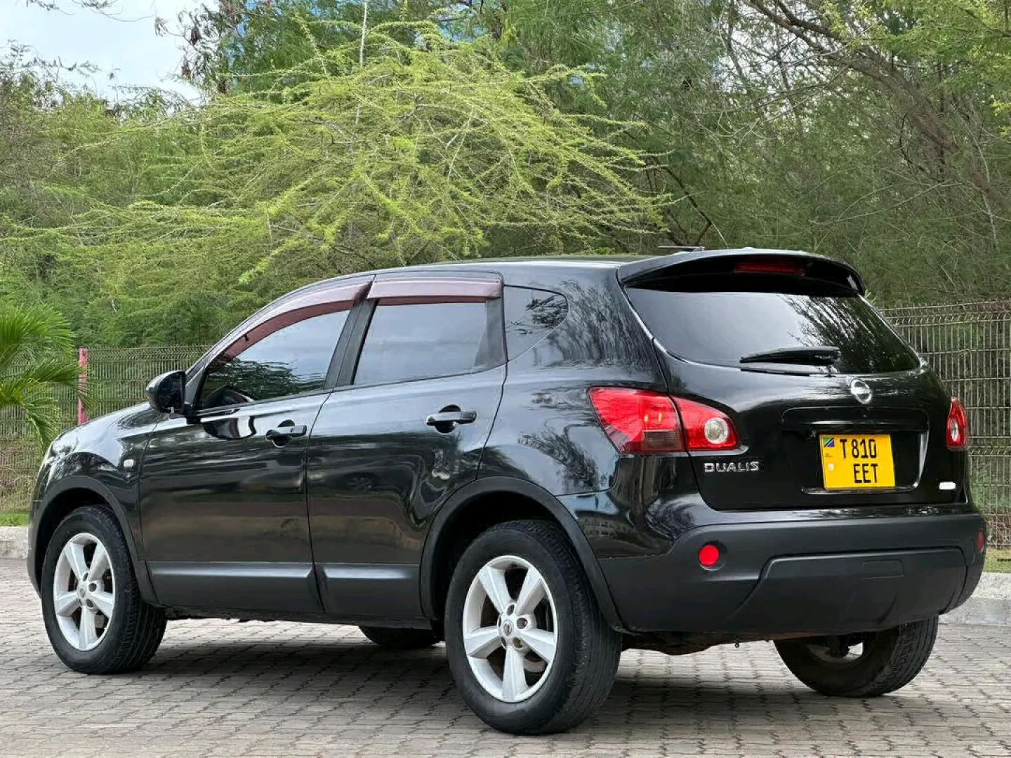 Black 2009 Nissan Dualis (Qashqai) SUV for Sale thumbnail 4