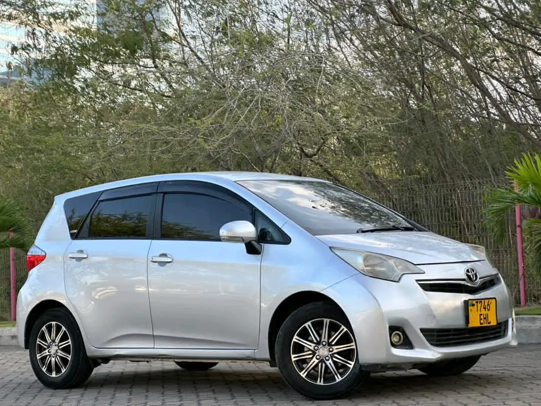 2010 Silver Toyota Ractis (Reg EHL) thumbnail 2