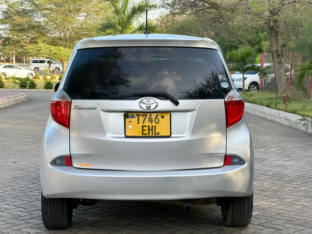 2010 Silver Toyota Ractis (Reg EHL) thumbnail 3