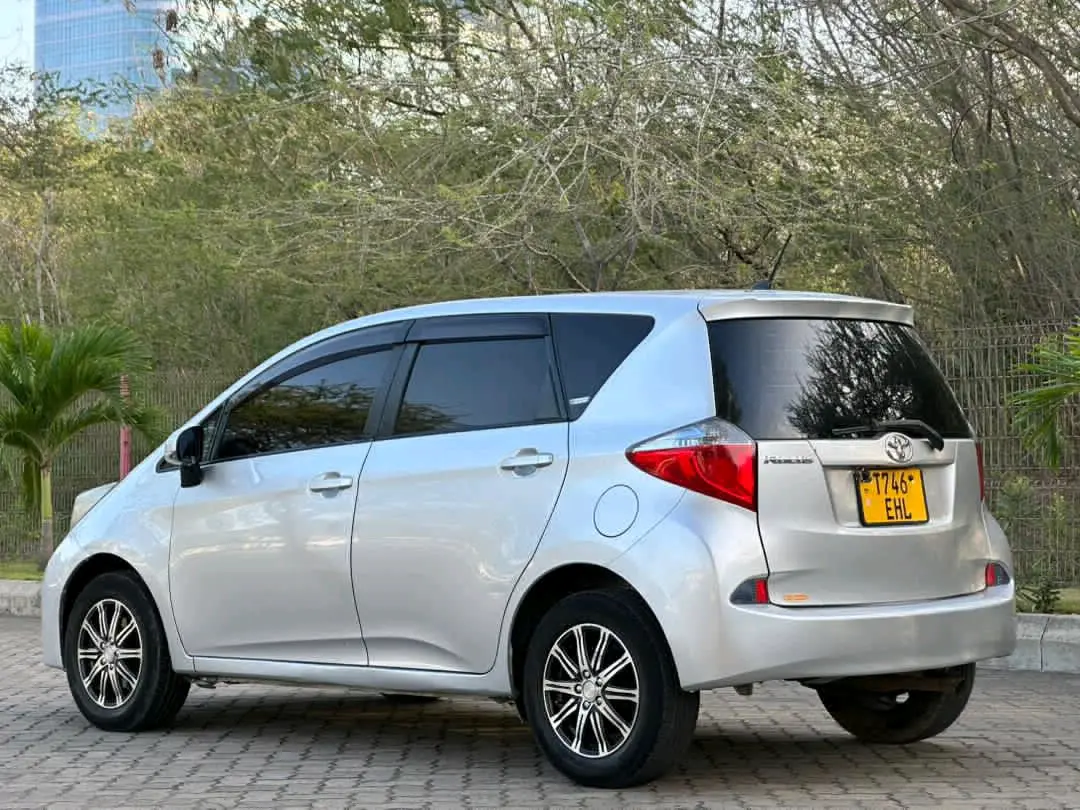 2010 Silver Toyota Ractis (Reg EHL) thumbnail 4
