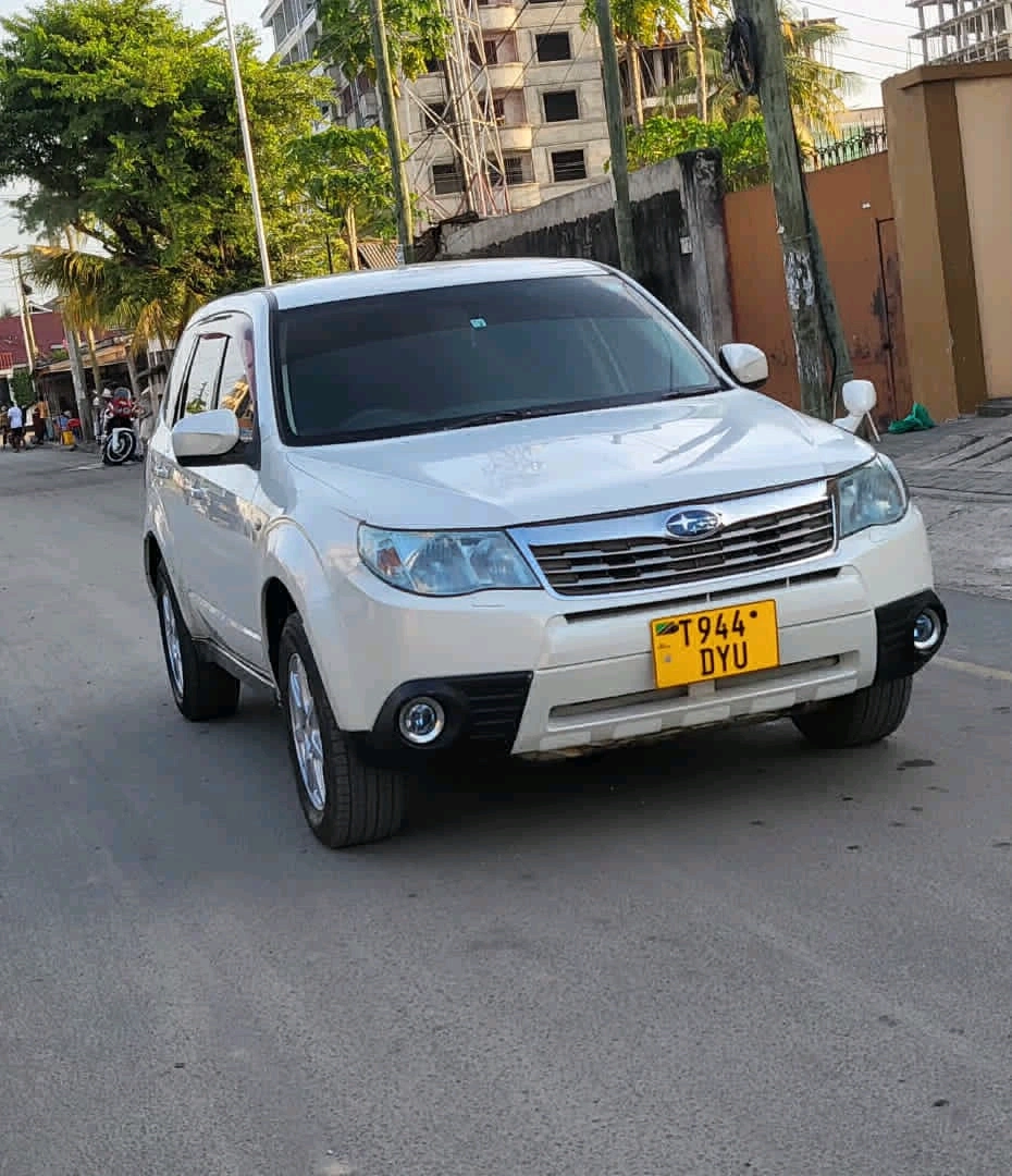 Subaru Forester Non-Turbo 2010 White (Reg DYU) thumbnail 3