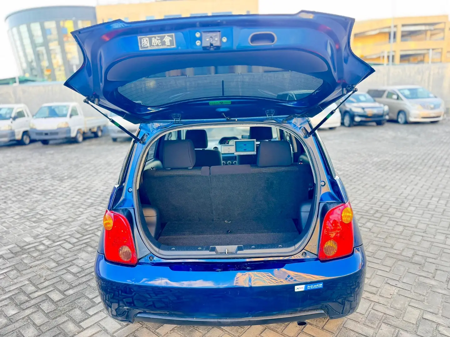 Toyota Ist 2005 thumbnail 7