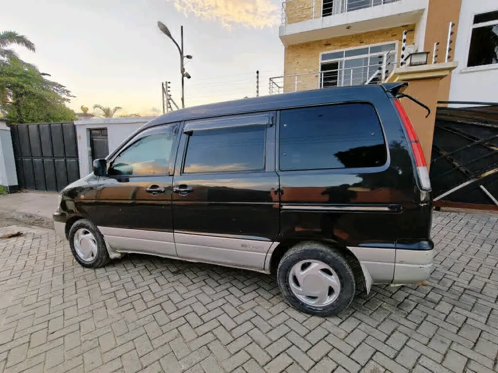 Toyota Noah Exurb (DQY) 2002 thumbnail 2