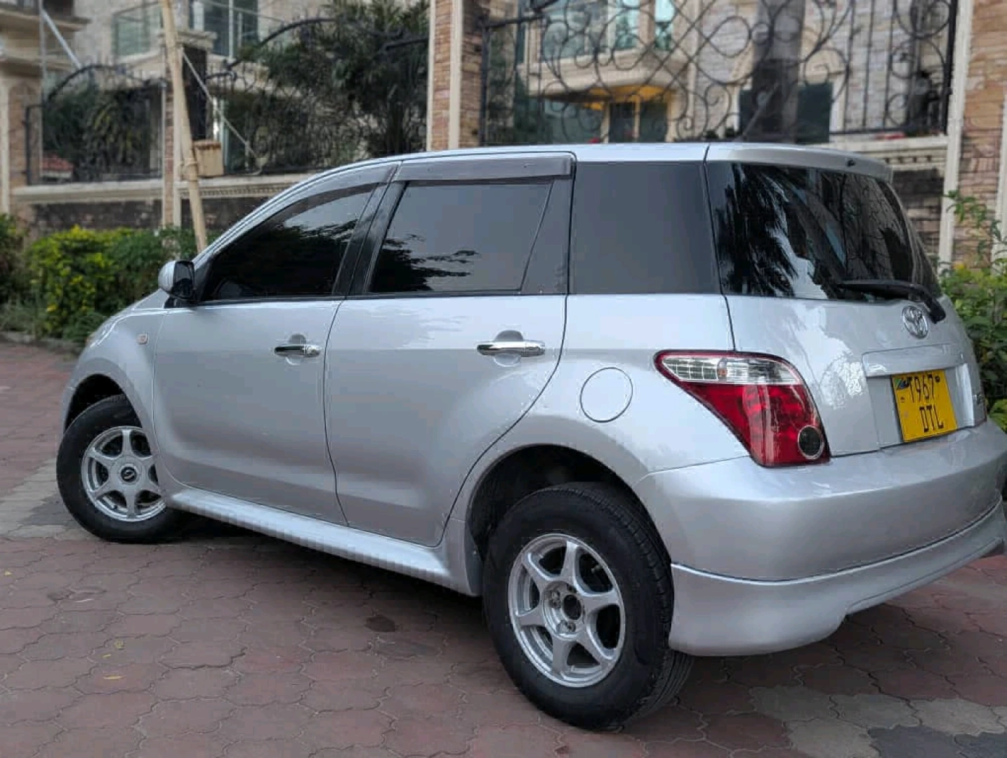 Toyota Ist 2005 Automatic 1290cc thumbnail 3