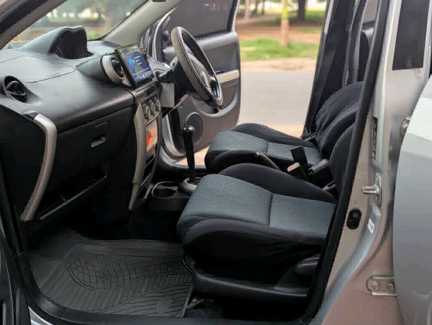 Toyota Ist 2005 Automatic 1290cc thumbnail 9