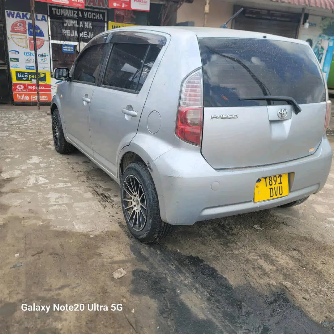 Toyota Passo 2003 Silver thumbnail 2