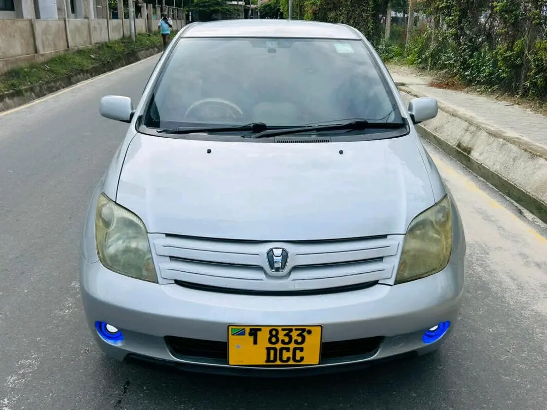 Toyota Ist 2003 (DGG) thumbnail 2