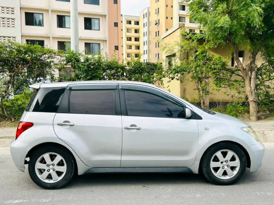 Toyota Ist 2003 (DGG) thumbnail 3
