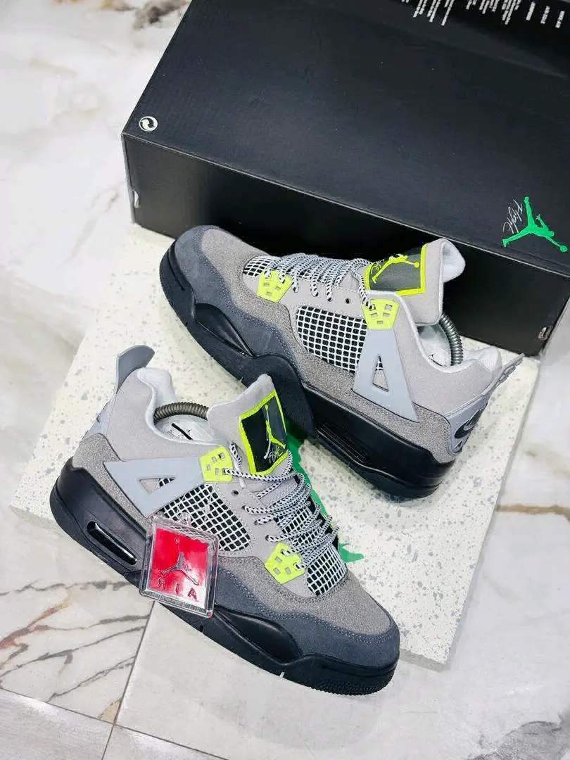 Travis Scott Air Jordan 4 Sneakers thumbnail 3