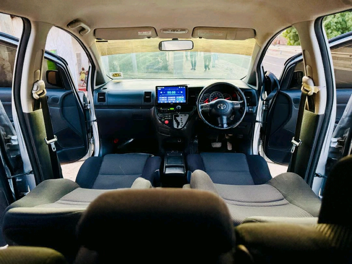 Toyota Wish 2005 Silver 7 Seater thumbnail 8