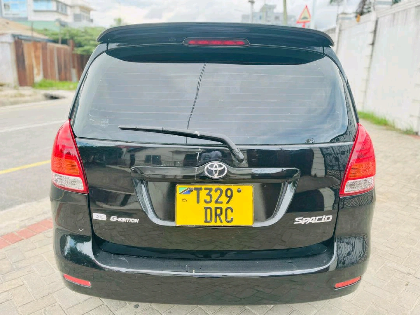 Black Toyota Corolla Spacio T329 DRC thumbnail 2