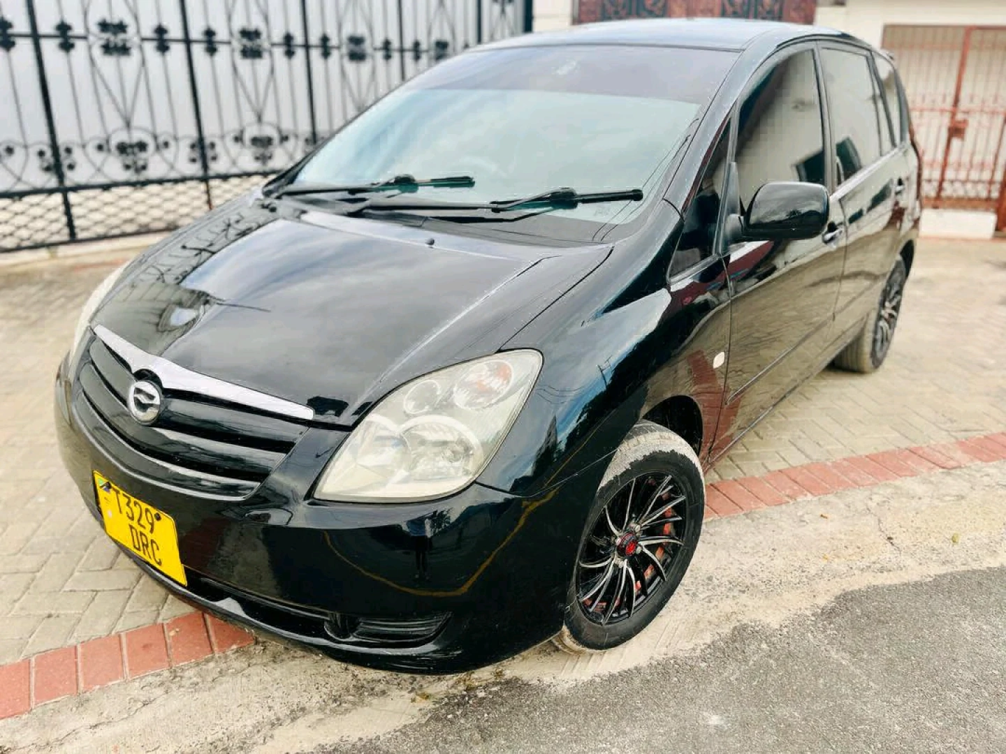 Black Toyota Corolla Spacio T329 DRC thumbnail 3