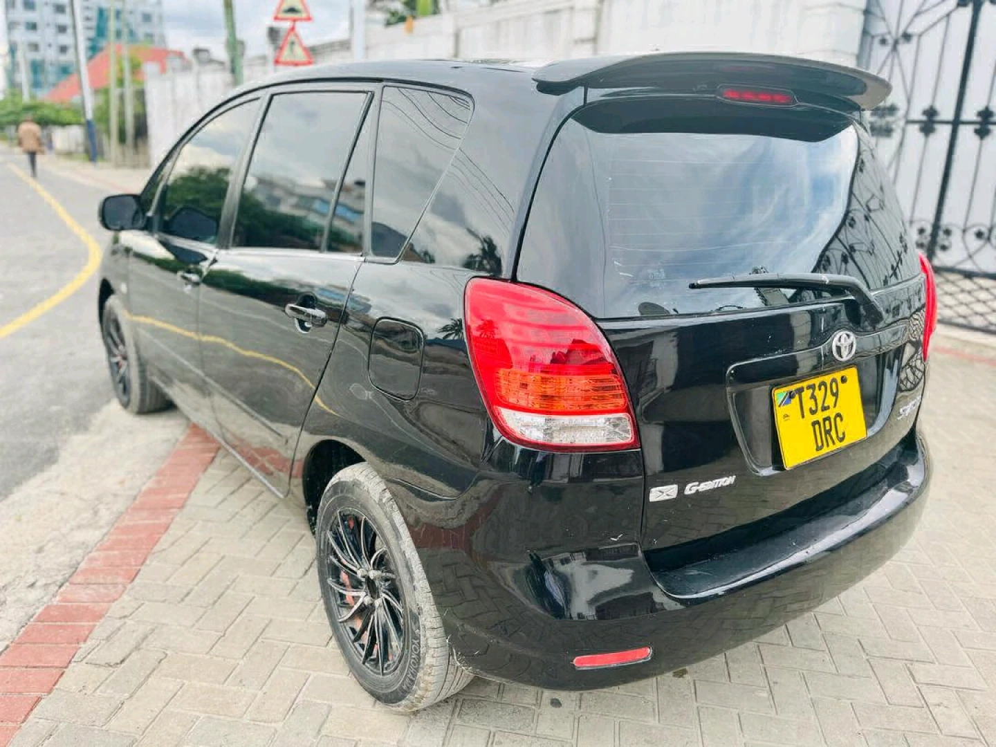 Black Toyota Corolla Spacio T329 DRC thumbnail 5