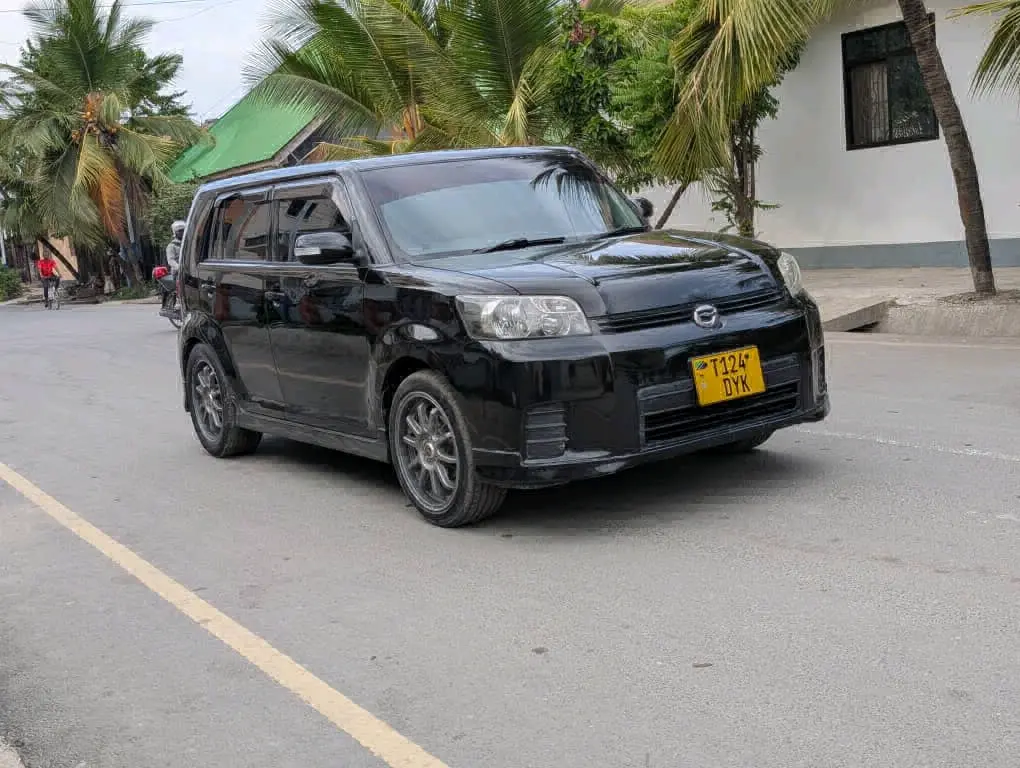 Black Toyota Rumion 2008 (1490cc) - Full AC thumbnail 2