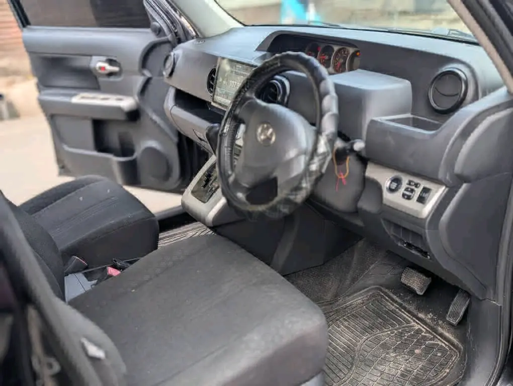 Black Toyota Rumion 2008 (1490cc) - Full AC thumbnail 8