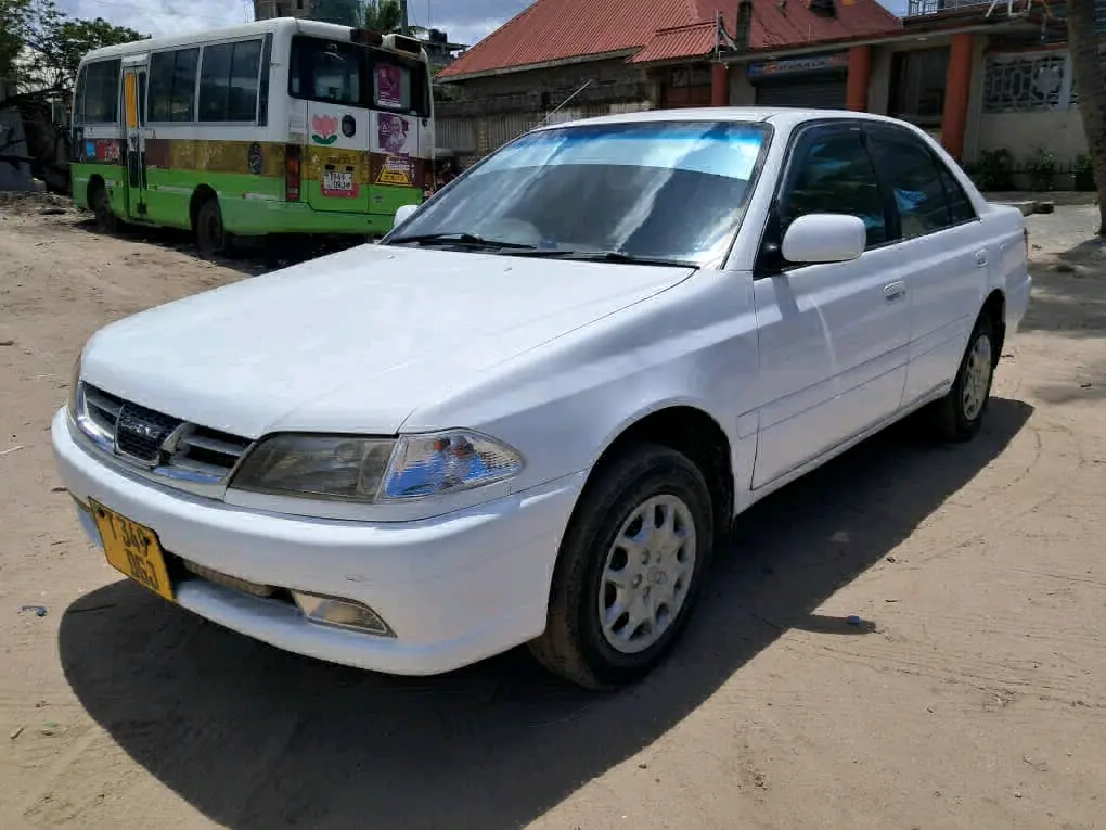 Toyota Carina Nyeupe 2000 CC thumbnail 2
