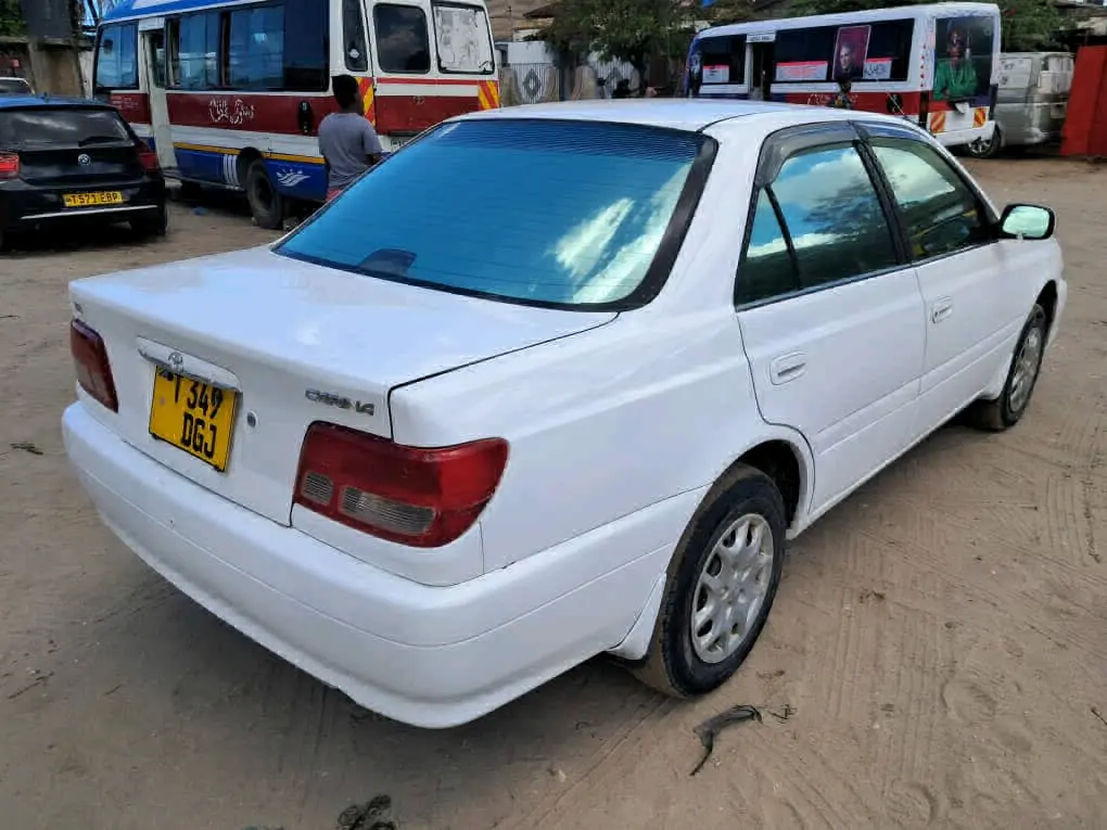 Toyota Carina Nyeupe 2000 CC thumbnail 6