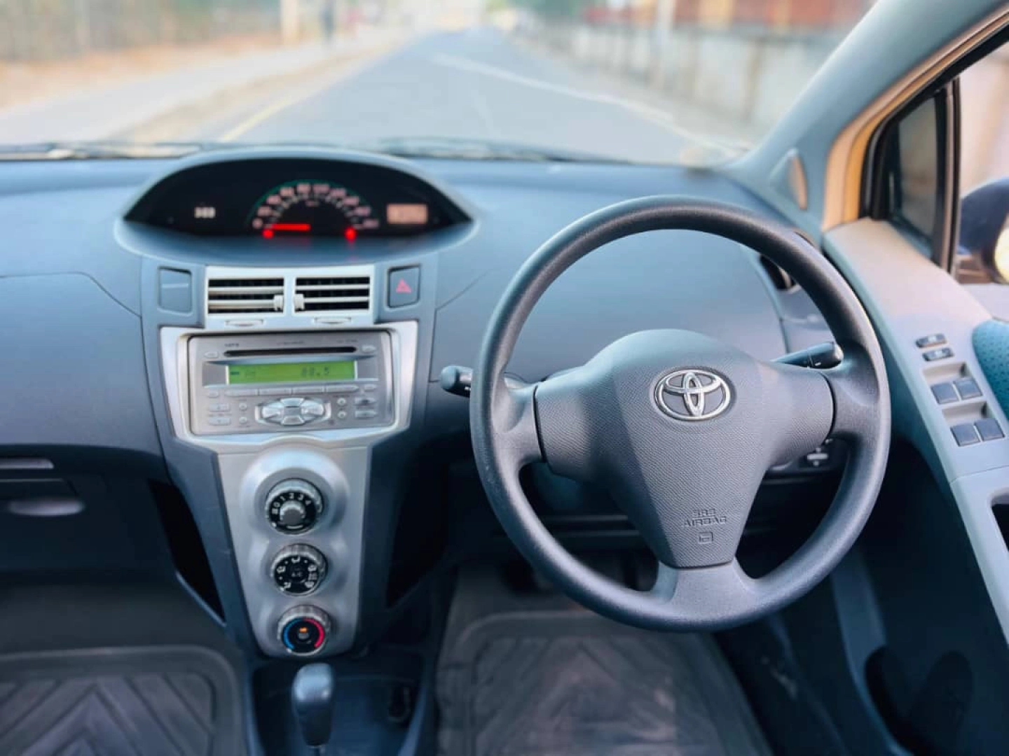 Toyota Vitz New Model 2006 Automatic thumbnail 7