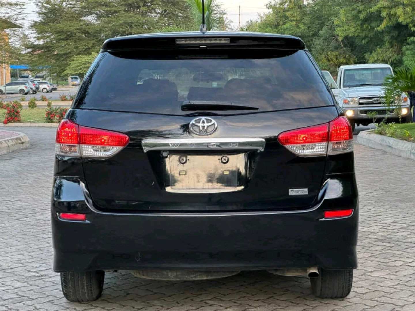 Black Toyota Wish 2010 New Model thumbnail 2