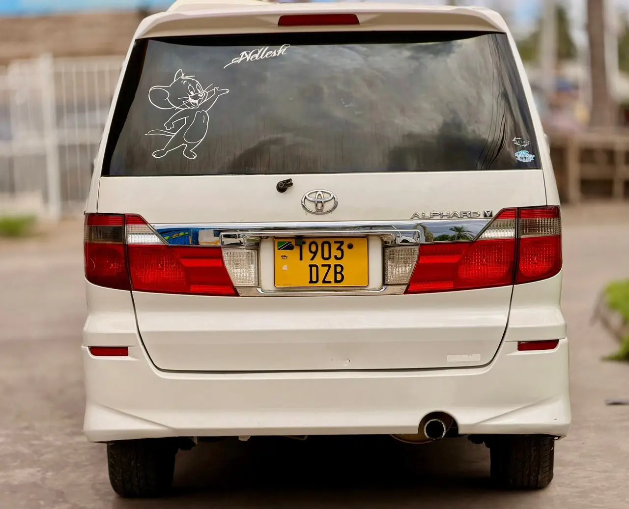 Toyota Alphard thumbnail 6