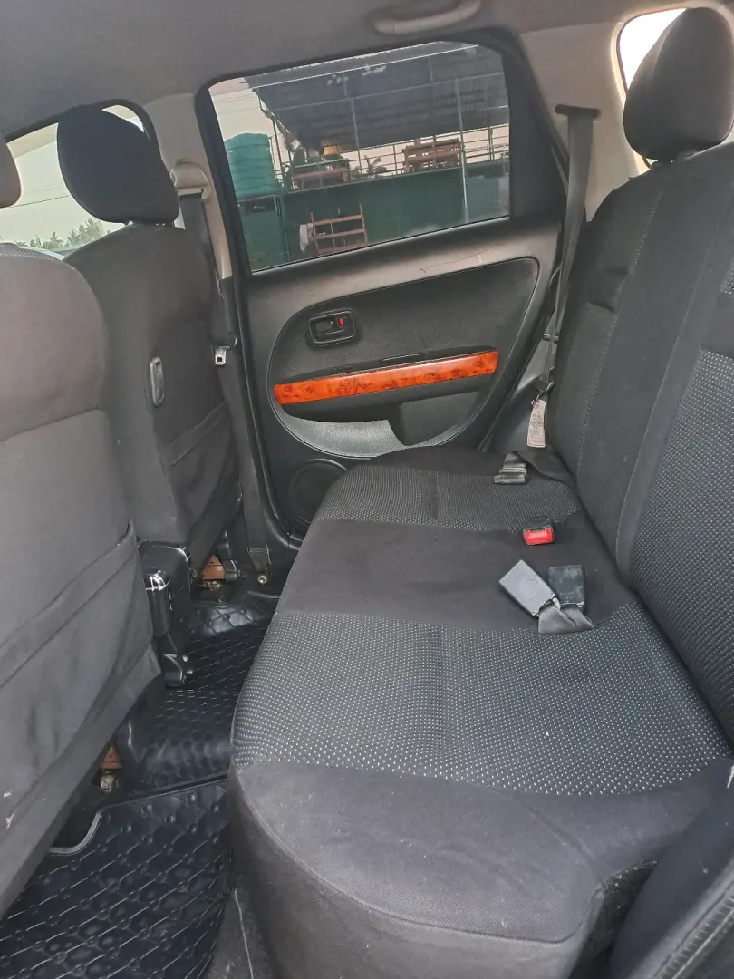 Toyota Ist 2003 Nyeusi, 1.3L VVTi thumbnail 8