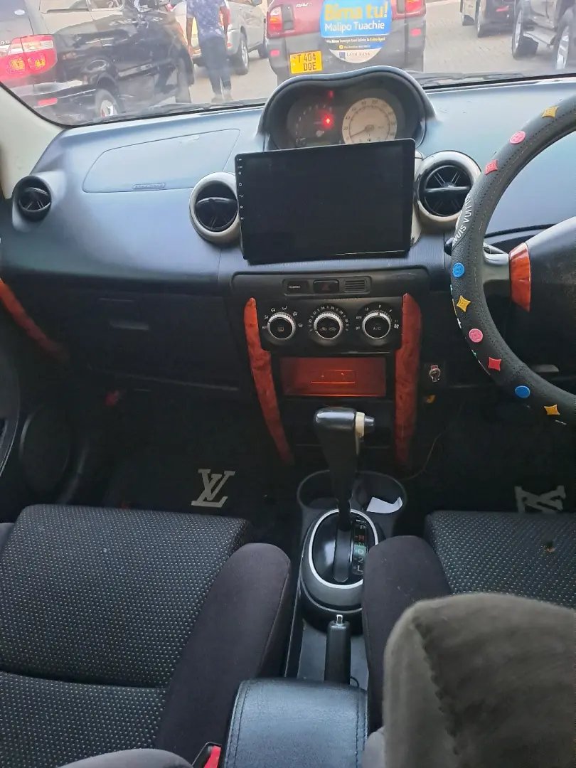 Toyota Ist 2003 Nyeusi, 1.3L VVTi thumbnail 9