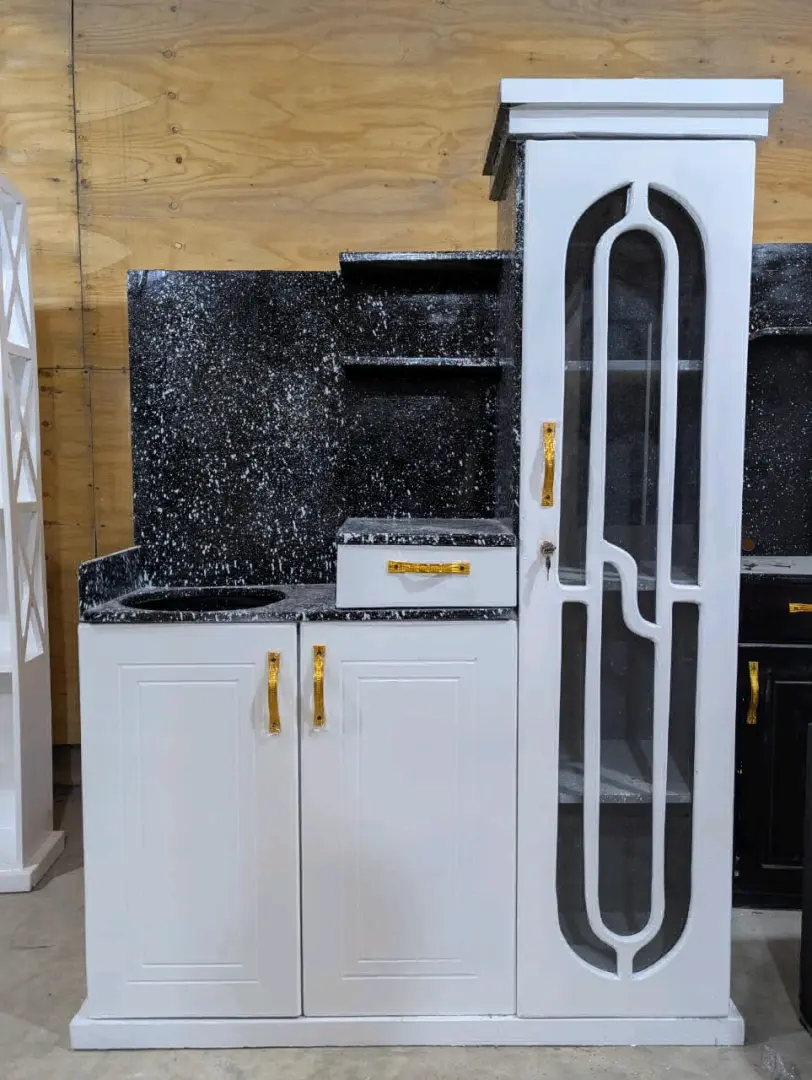 Kitchen Cabinet (3 Doors) with Plate Rack